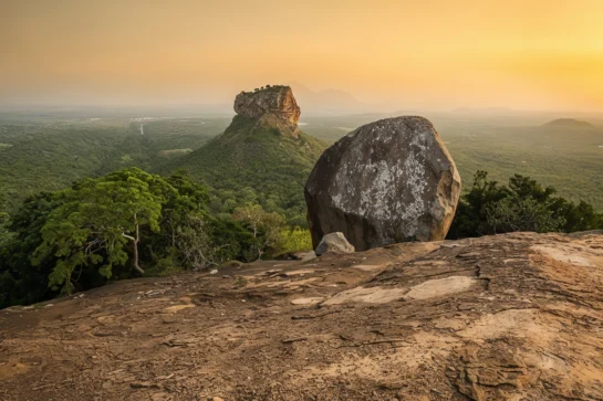 Panoramic views and visible landmarks